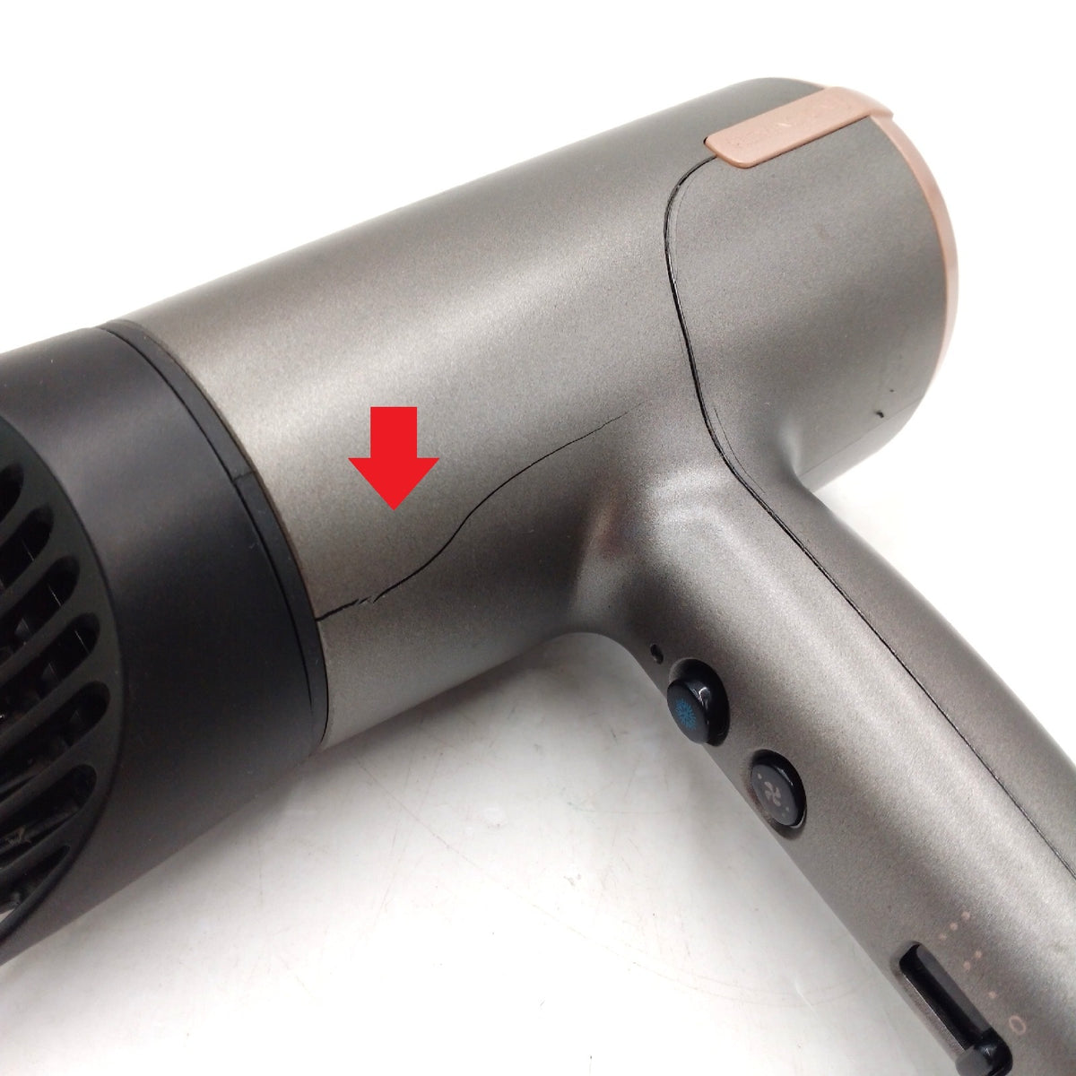 Remington ONE Haartrockner Ionen 120 kmh Gehaeuse gebrochen Def