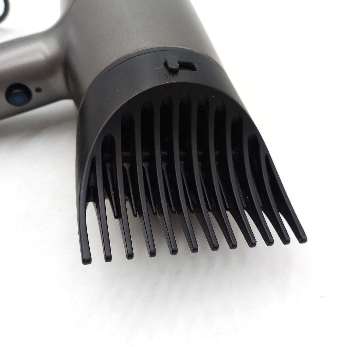 Remington ONE Haartrockner Ionen 120 kmh Gehaeuse gebrochen Def