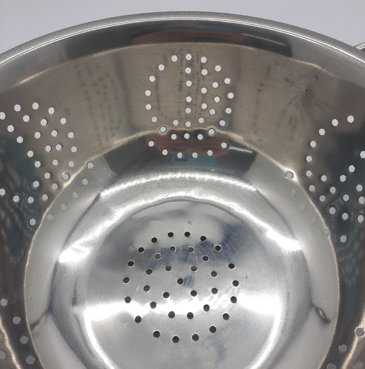 Relaxdays Küchensieb Edelstahl Seiher mit Griffen runder Standfuß silber Accessory