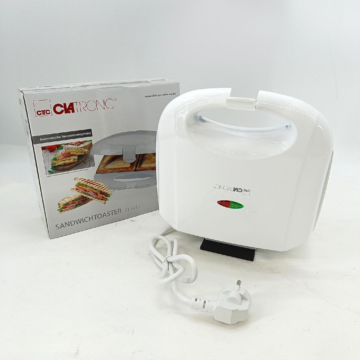 Clatronic Sandwichmaker ST 3813 weiß dreieckige Platten Antihaftbeschichtung Backampel 820 Watt