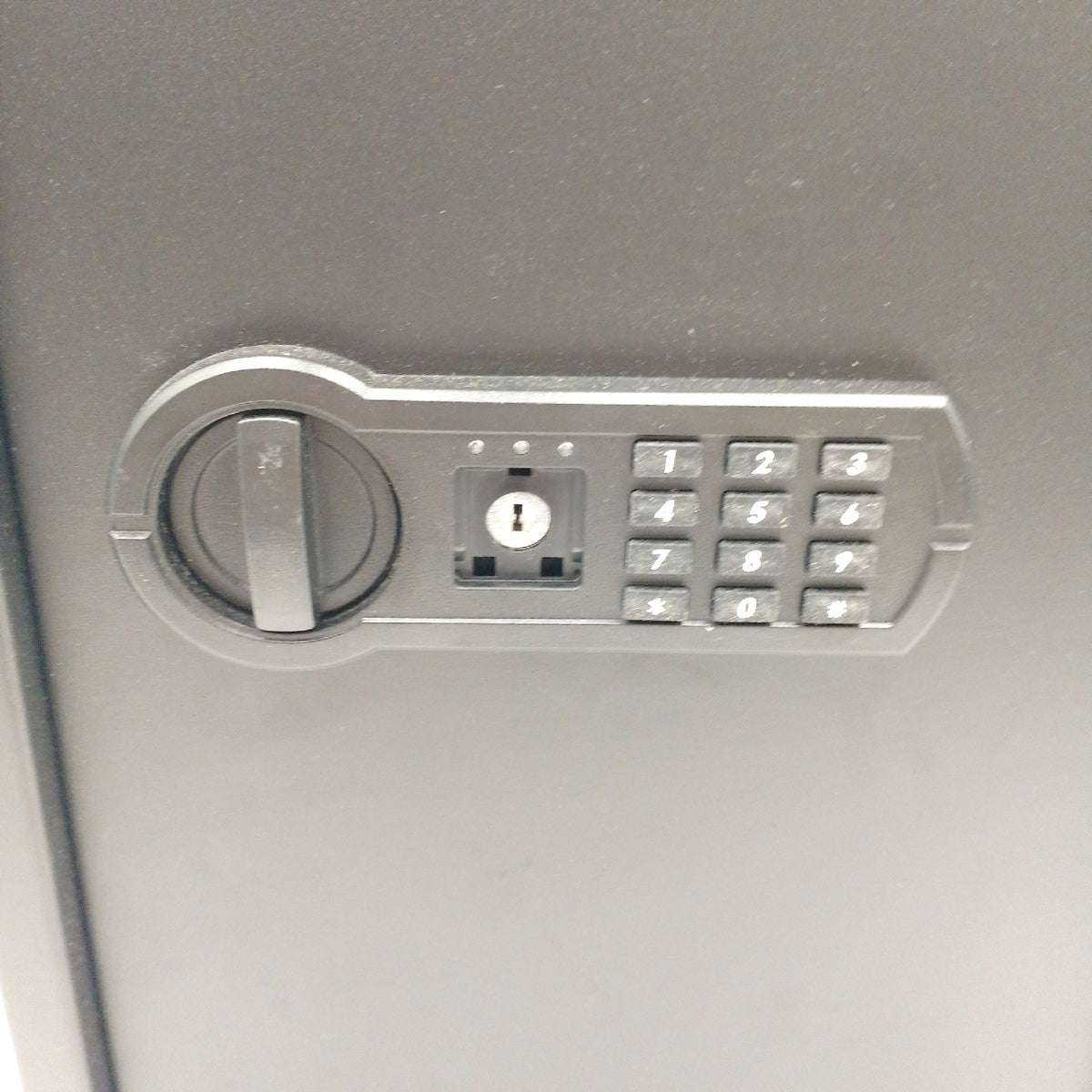 Amazon Basics Elektronischer Tresor Stahl programmierbar Defekt verschlossen ohne Schlüssel Kratzer