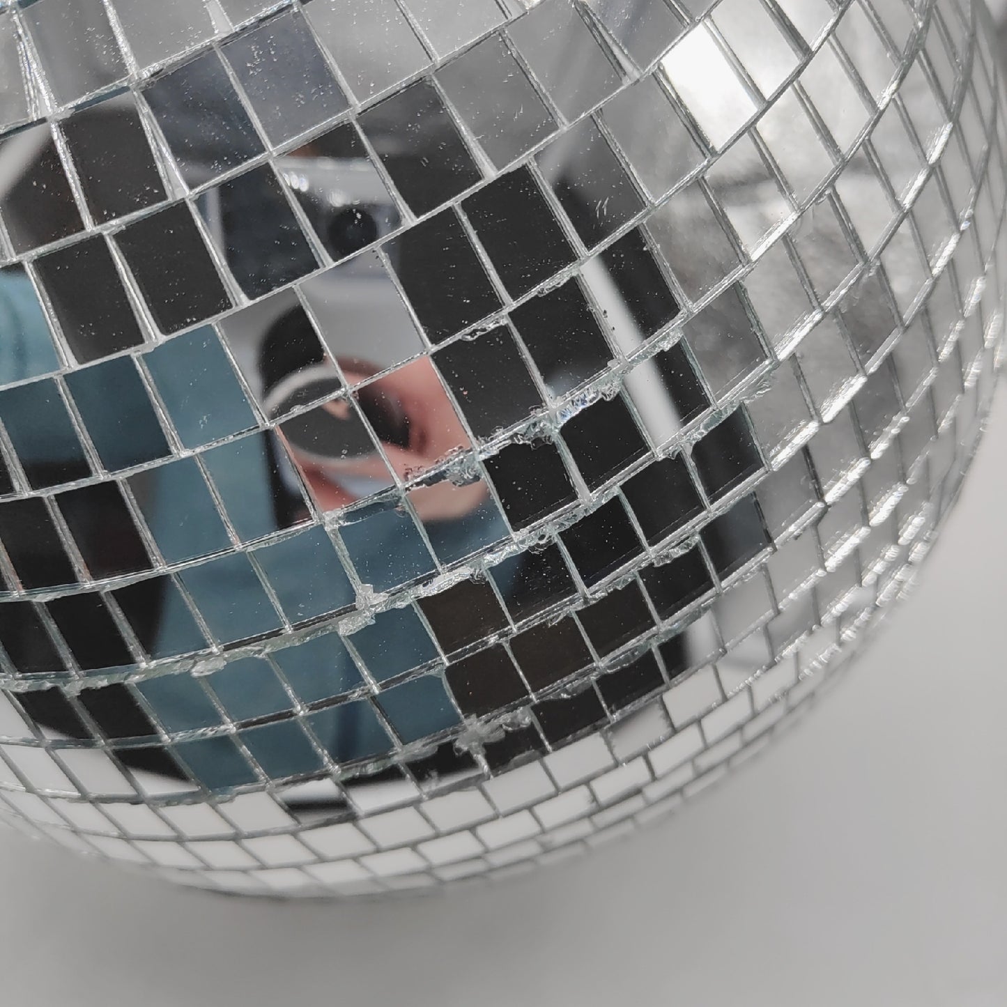 Relaxdays Discokugel Party Deko große Spiegelkugel zum Aufhängen Decke Glamour