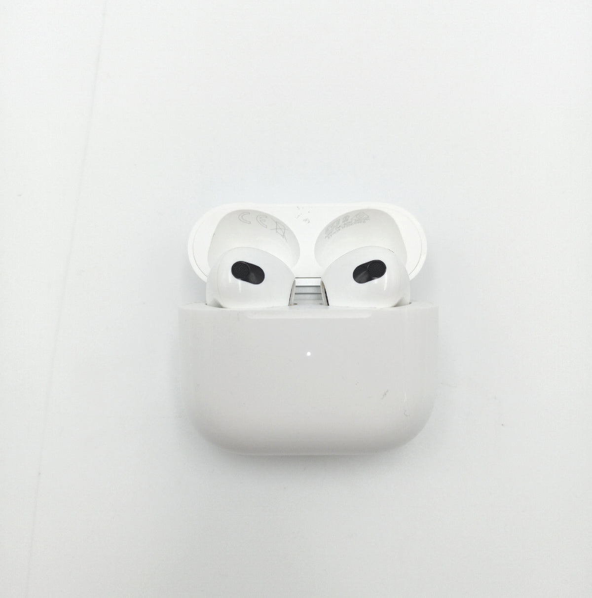 Apple Airpods Dritte Generation Ladegehäuse Kopfhoerer defekt mit Accountsperre