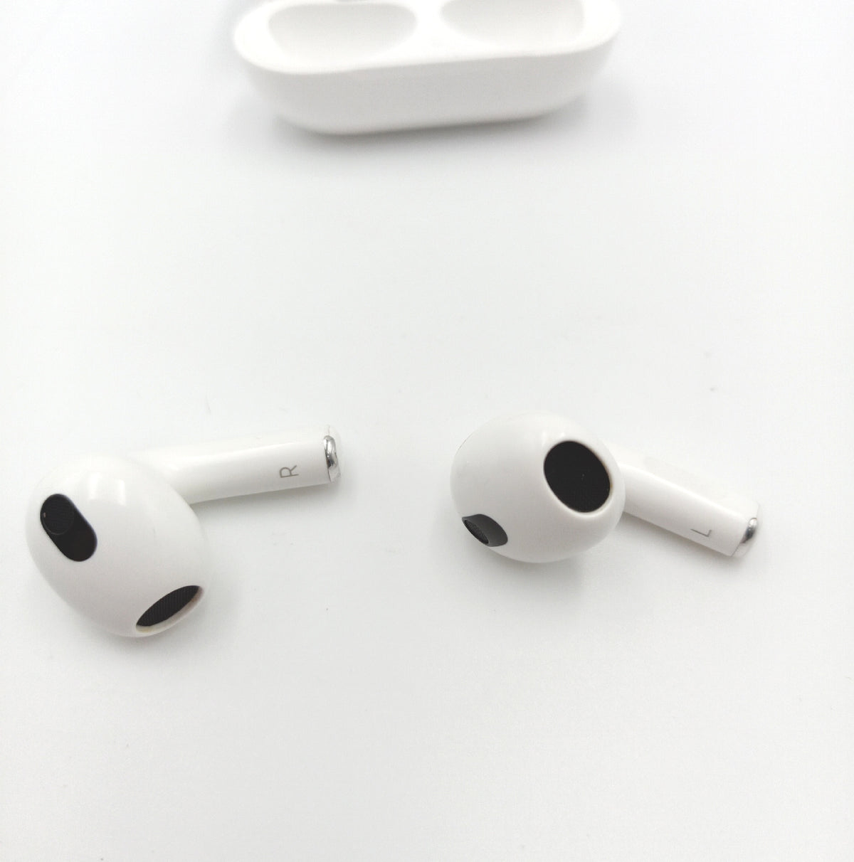 Apple Airpods Dritte Generation Ladegehäuse Kopfhoerer defekt mit Accountsperre