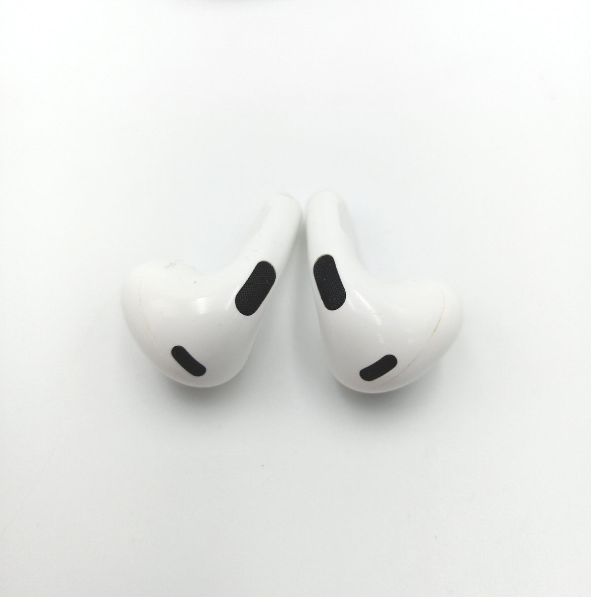 Apple Airpods Dritte Generation Ladegehäuse Kopfhoerer defekt mit Accountsperre