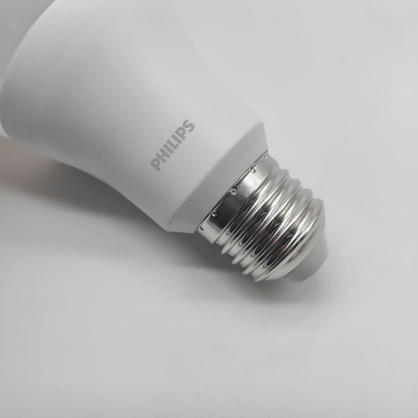 Philips LED Lampe Beleuchtung A60 13W Ersatz 100W E27 Fassung