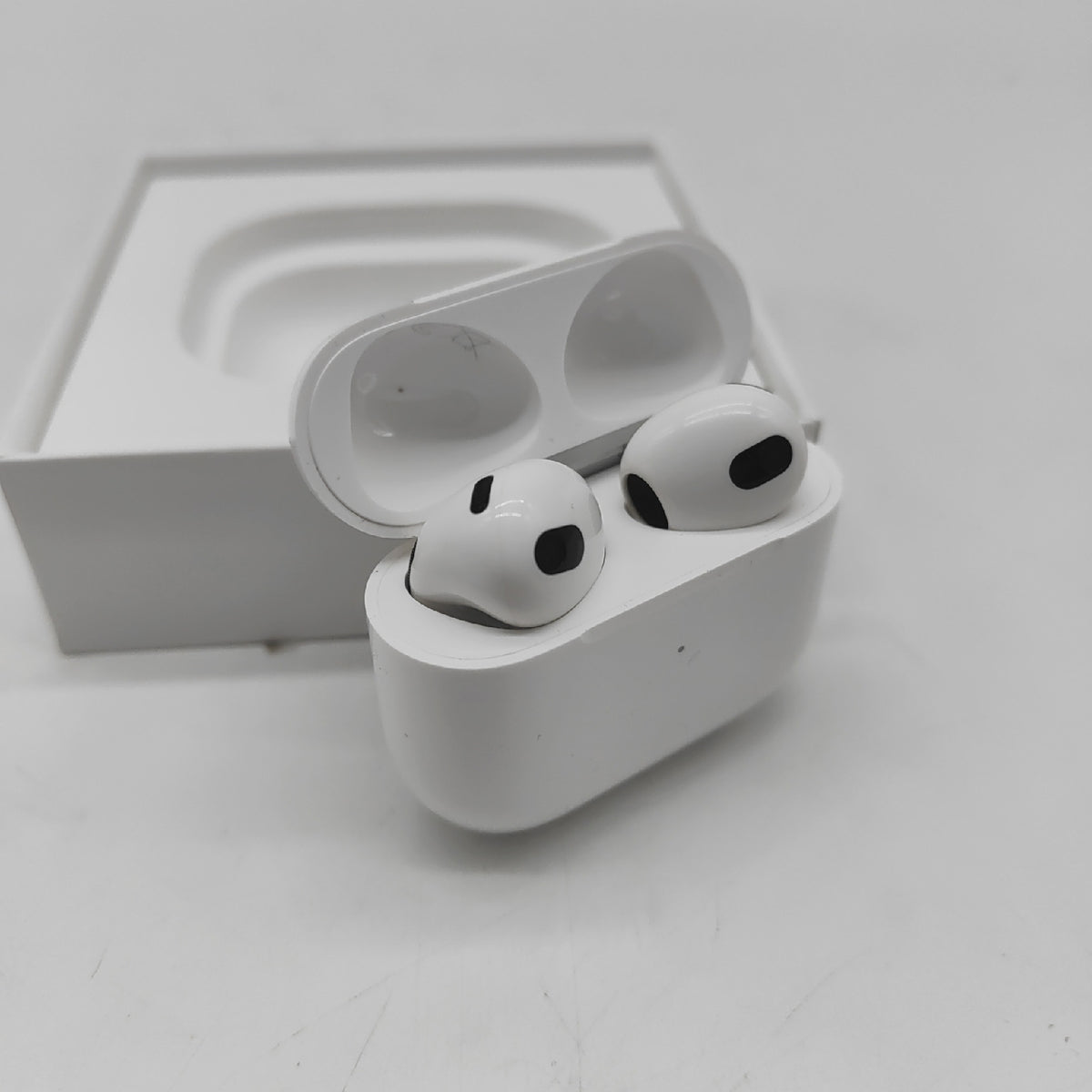 Apple Airpods Dritte Generation Mit -- Ladegehäuse Kopfhörer (18 - Defekt