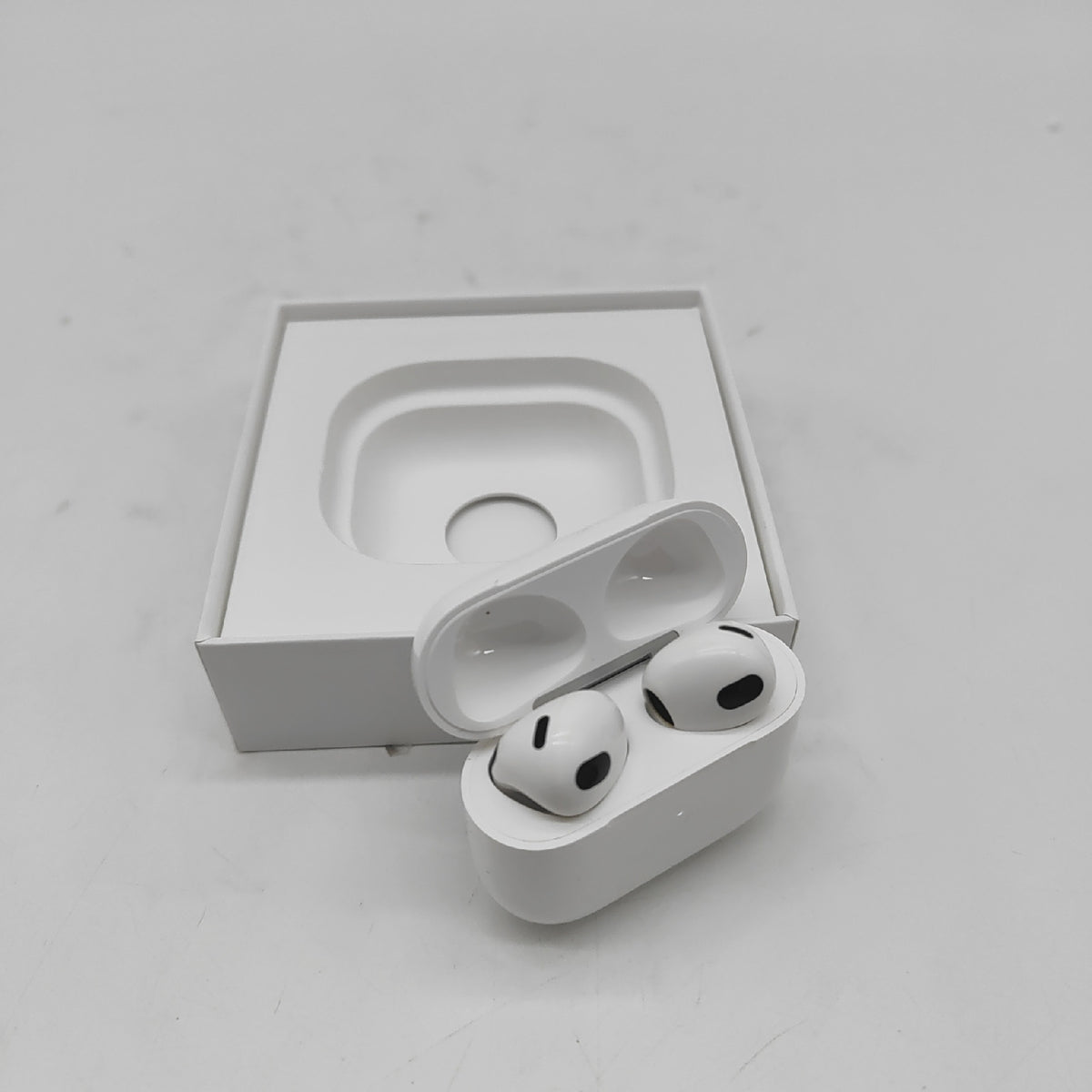 Apple Airpods Dritte Generation Mit -- Ladegehäuse Kopfhörer (18 - Defekt