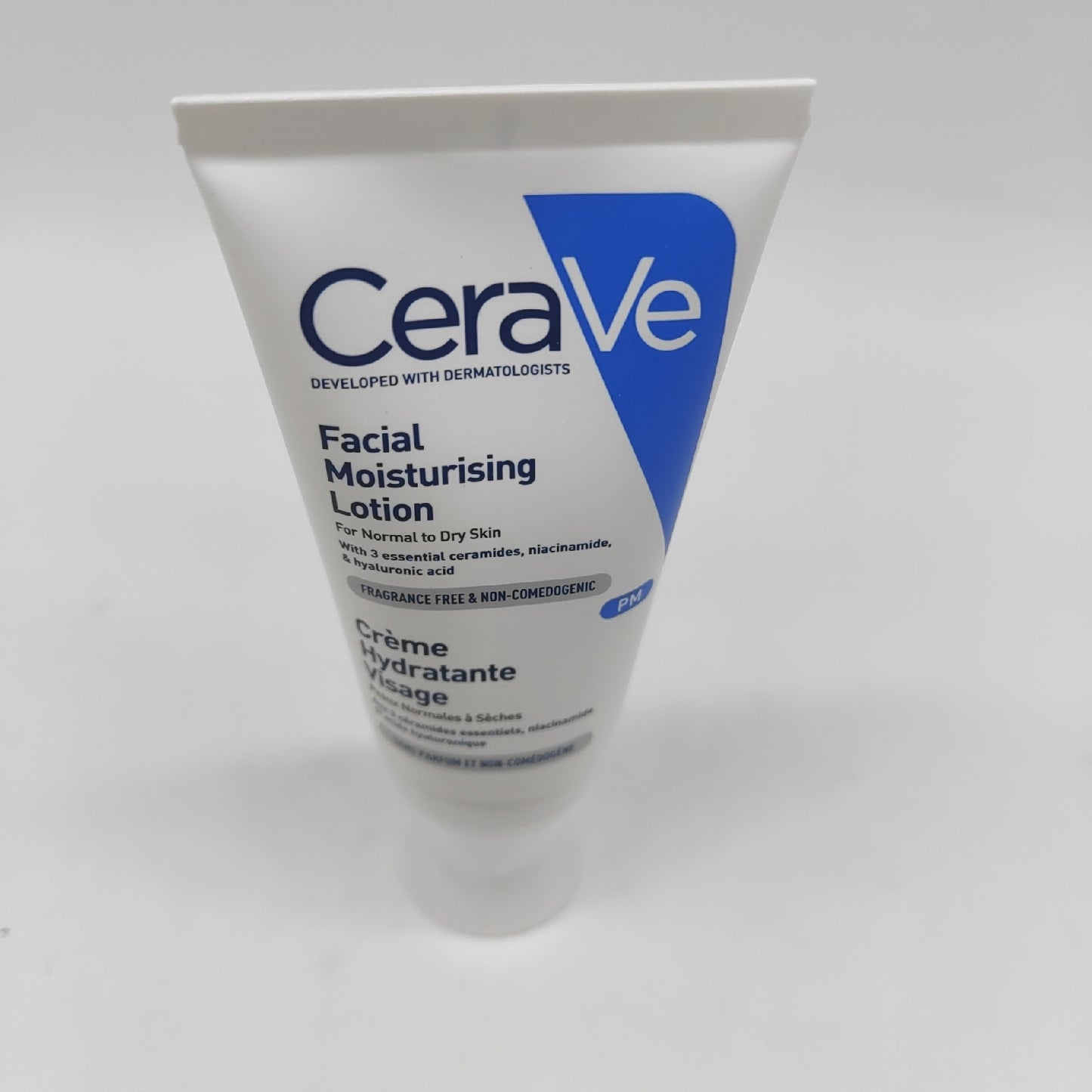 Cerave Feuchtigkeitsspendende Gesichtscreme mit Hyaluronsäure und Ceramiden 50ml