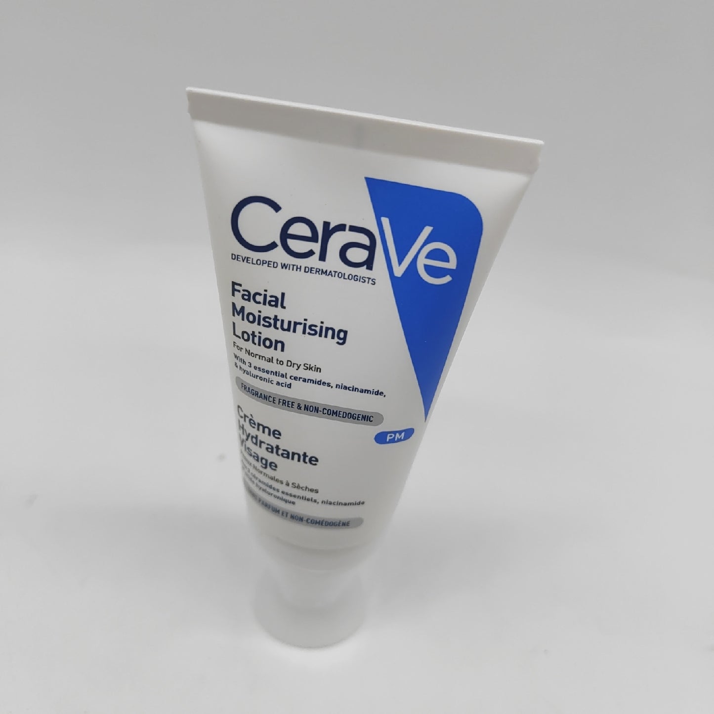 Cerave Feuchtigkeitsspendende Gesichtscreme mit Hyaluronsäure und Ceramiden 50ml