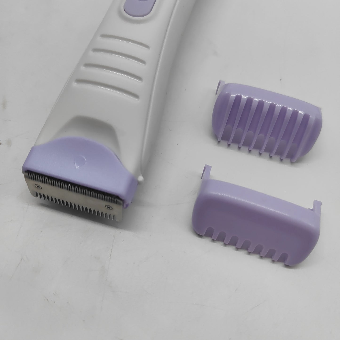 Remington Damen Trimmer Rasierer Body Shirt Wasserdicht 2 Sabots BKT4000 Glatt Effizient
