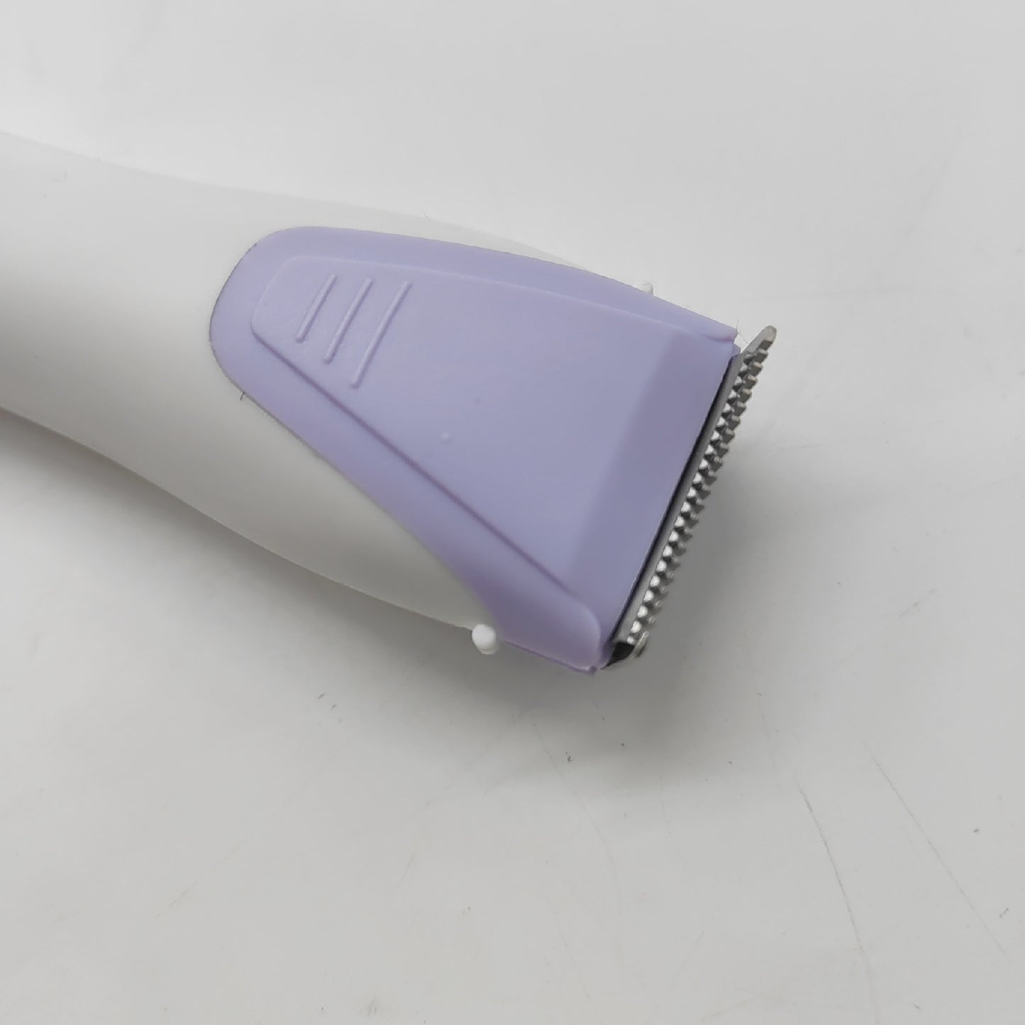Remington Damen Trimmer Rasierer Body Shirt Wasserdicht 2 Sabots BKT4000 Glatt Effizient