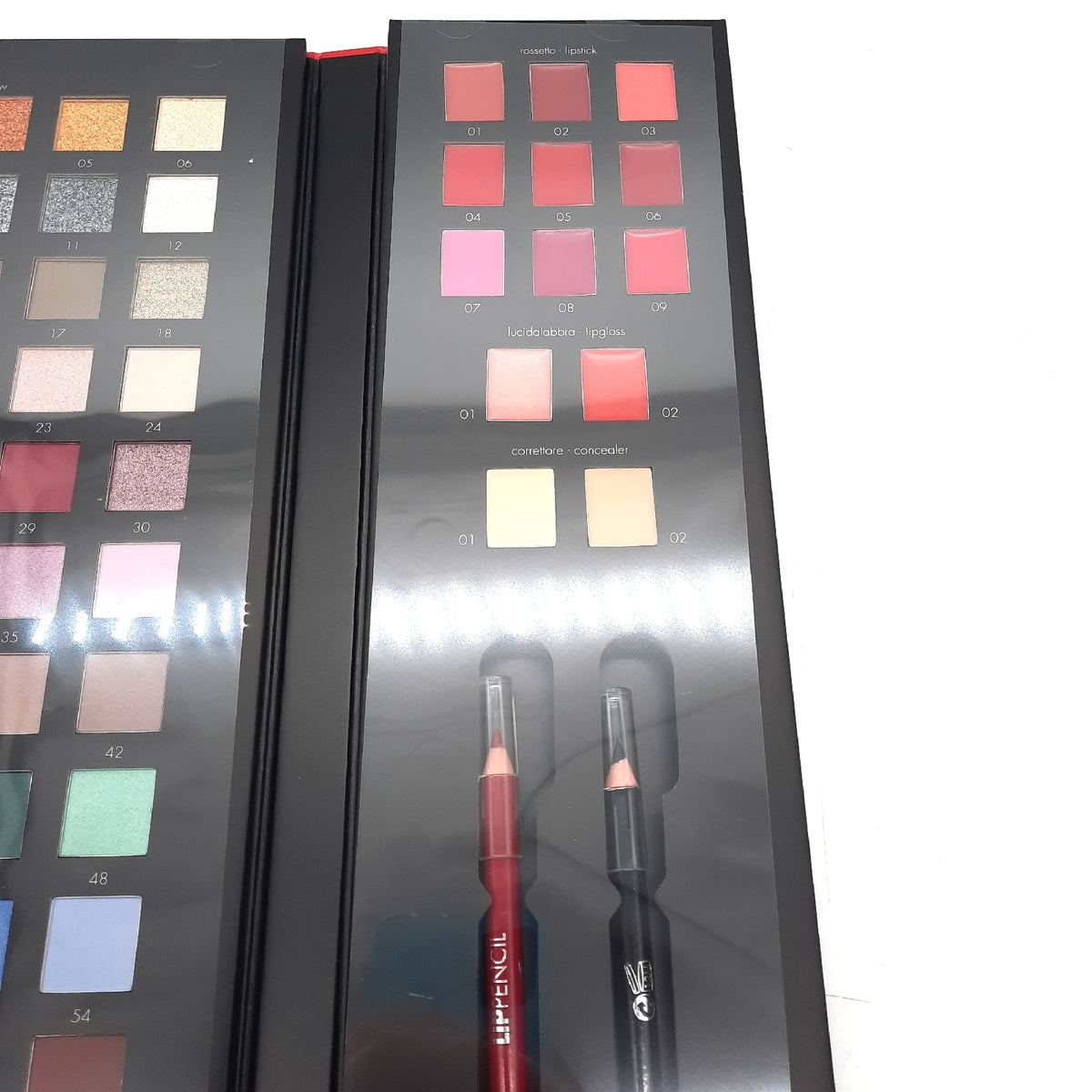 Deborah Milano - Geschenkset für Damen, Make Up Beauty Gift Nr. 4 Large, inklusive Palette von Lidschatten, Gloss, Lippenstift und Gesichtspuder mit verschiedenen Oberflächen und Farben, aus