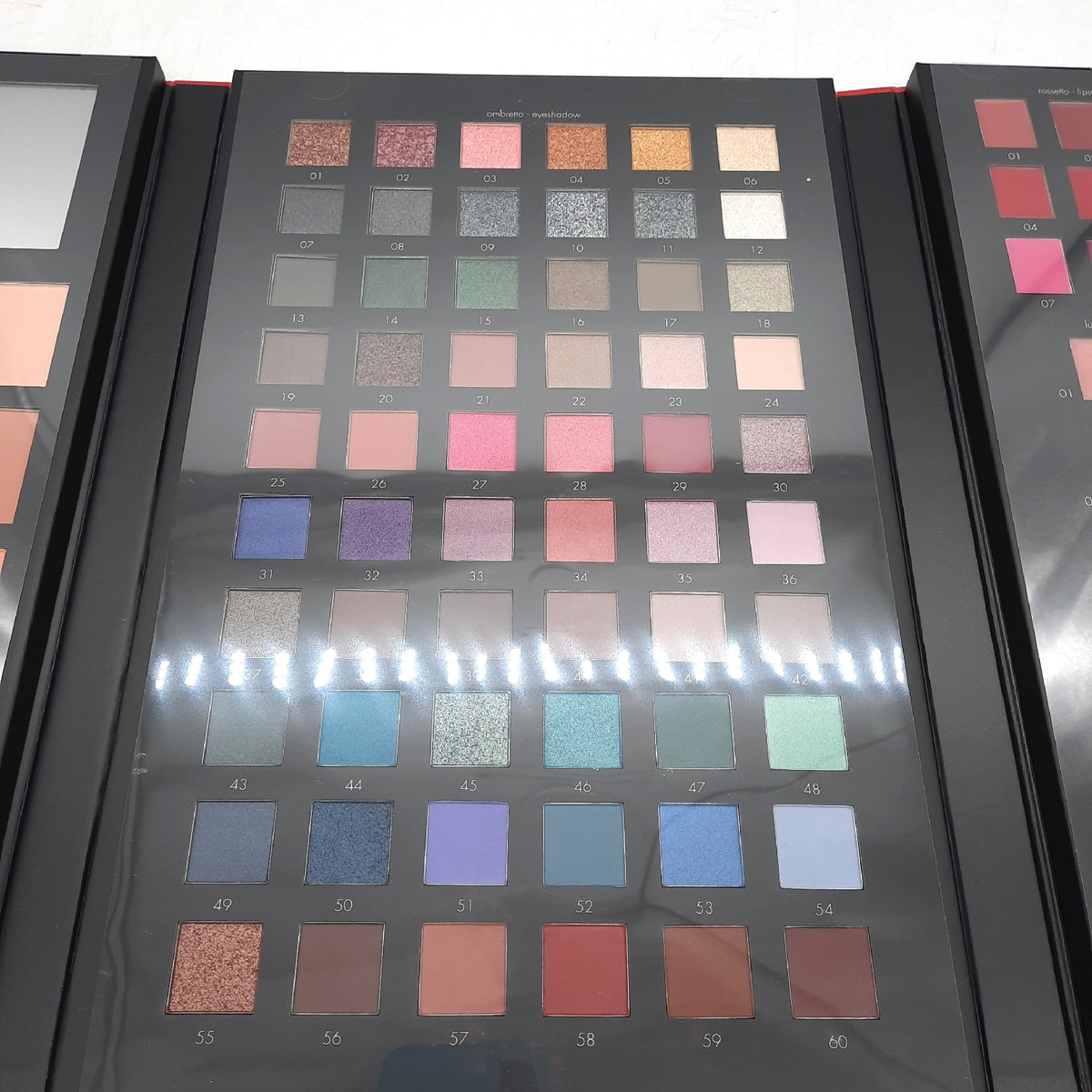 Deborah Milano - Geschenkset für Damen, Make Up Beauty Gift Nr. 4 Large, inklusive Palette von Lidschatten, Gloss, Lippenstift und Gesichtspuder mit verschiedenen Oberflächen und Farben, aus