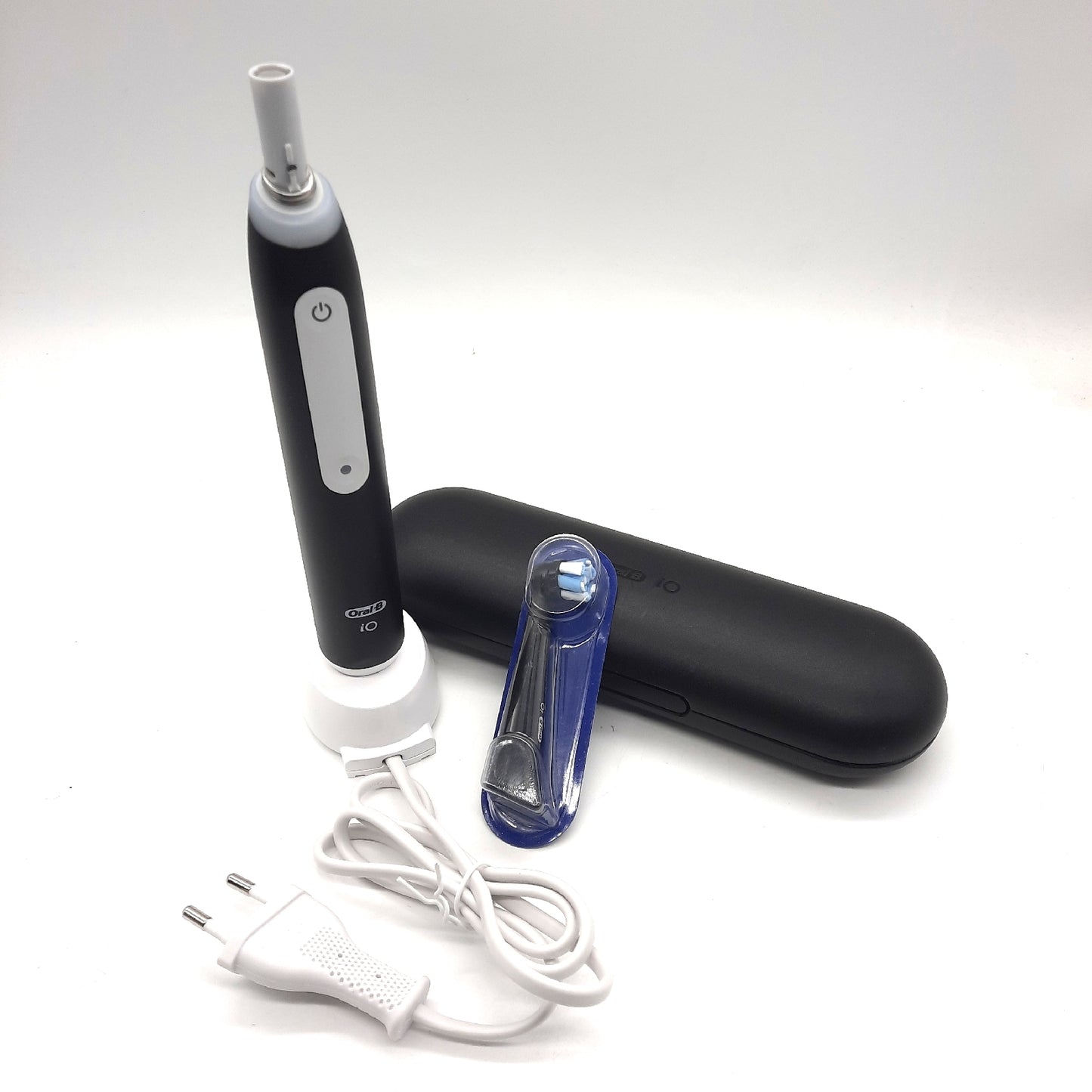 Oral-B Wiederaufladbare elektrische Zahnbürste iO 3 Schwarz 1 Er - Unvollständig