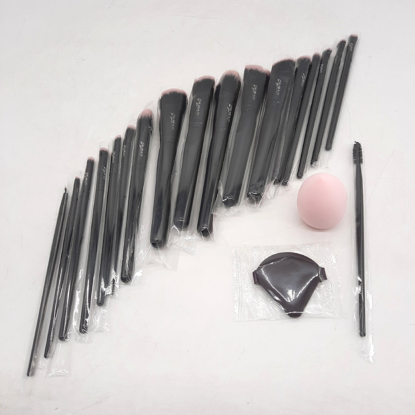 Make-up-Pinselset mit 18 hochwertigen synthetischen Make-up-Pinseln ? Professionelles Set für