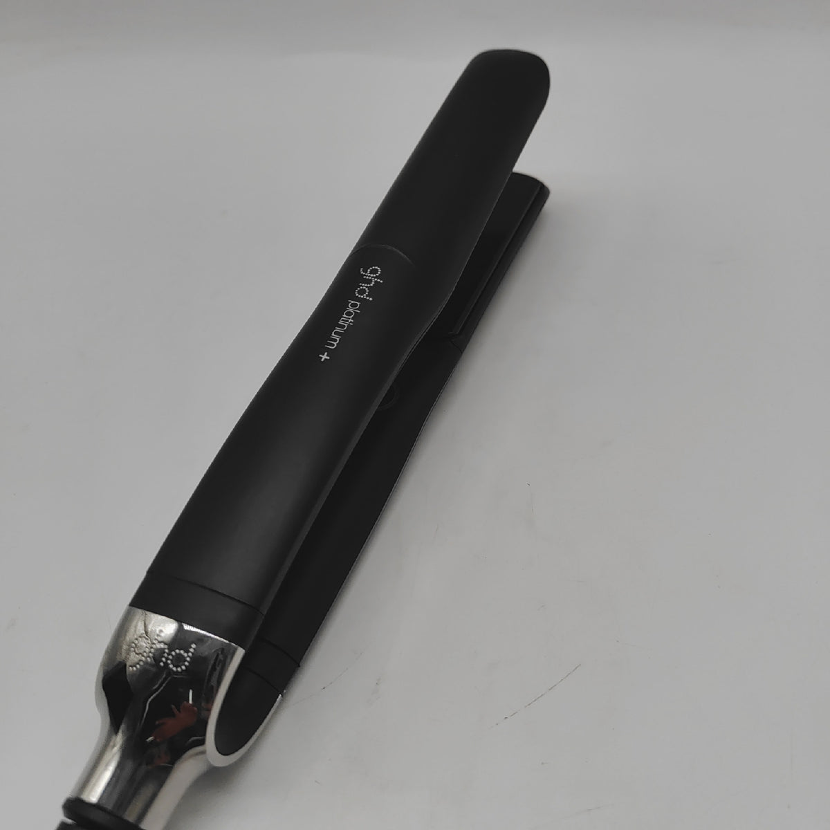 ghd Platinum black professionelles Glätteisen eine Seite kalt
