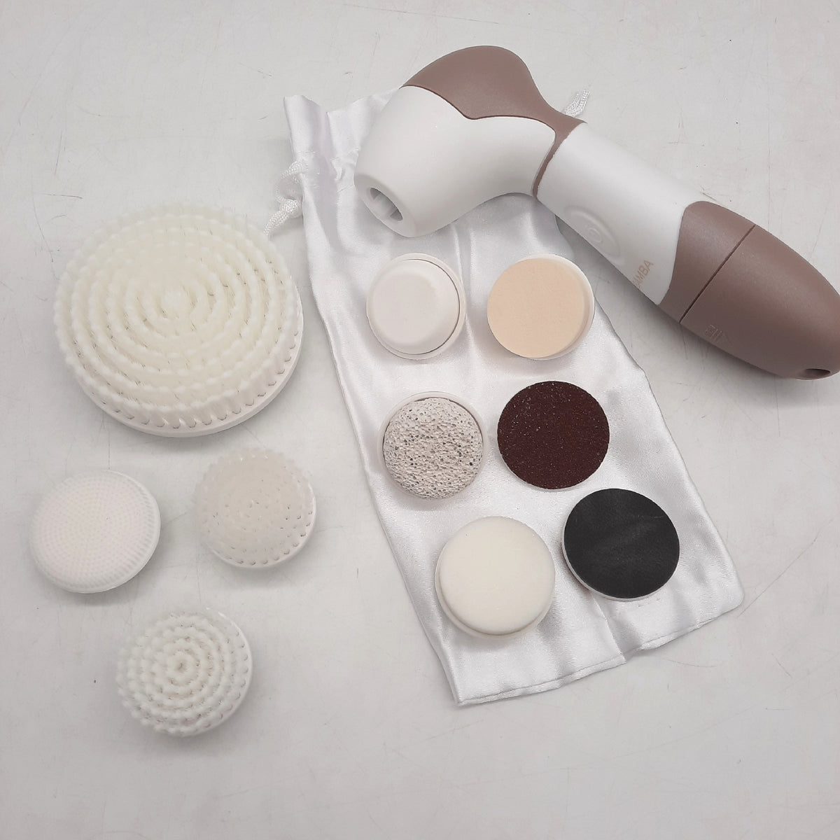 Cecotec Bamba FaceCare Tragbare Gesichtsreinigungsbürste mit 9 Aufsätzen TotalClean