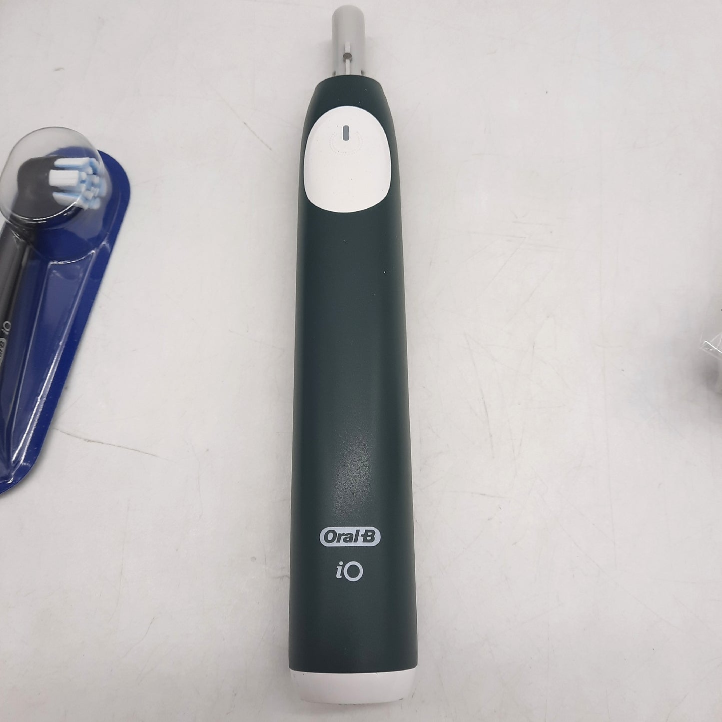 Oral B iO Series 2 Elektrische Zahnbürste fehlt eine von zwei