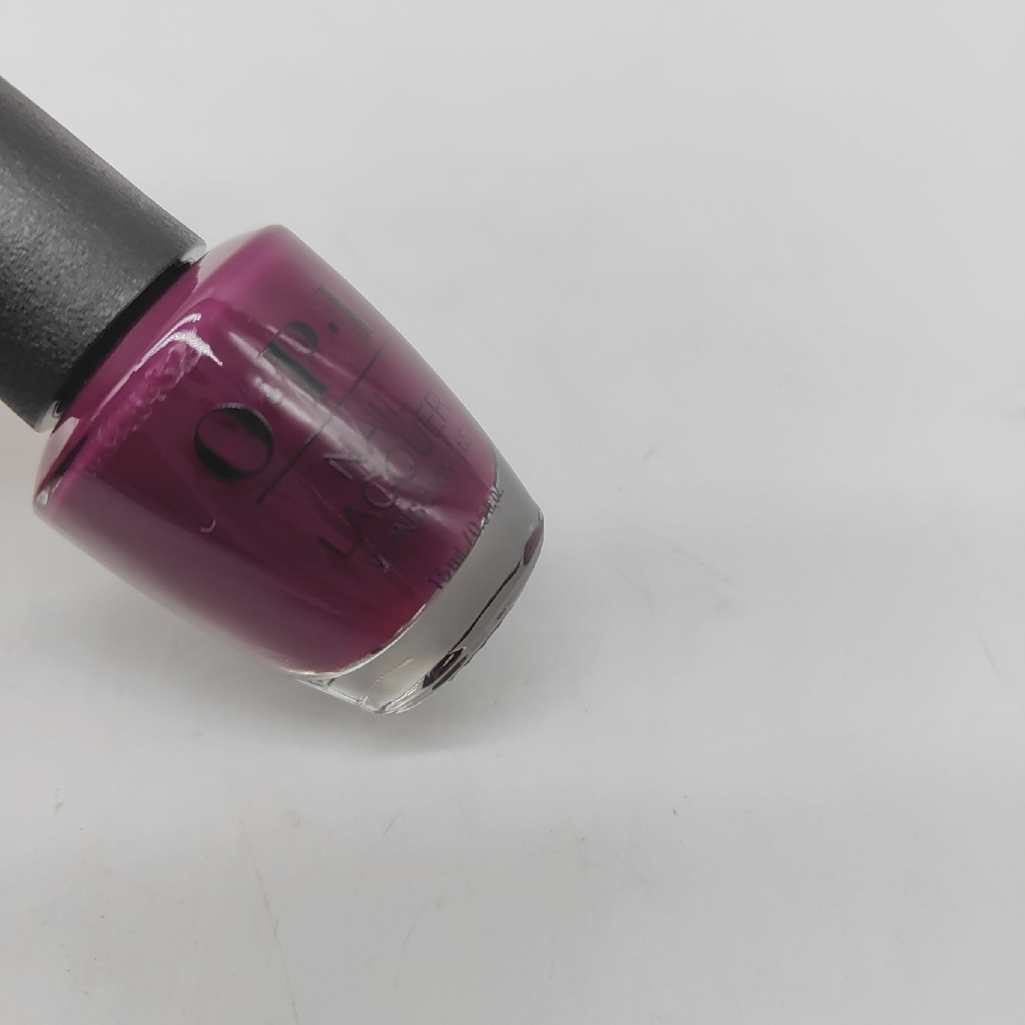 OPI Nagellack in der Farbe Cable Car-Pool Lane, burgunderroter Nagellack und