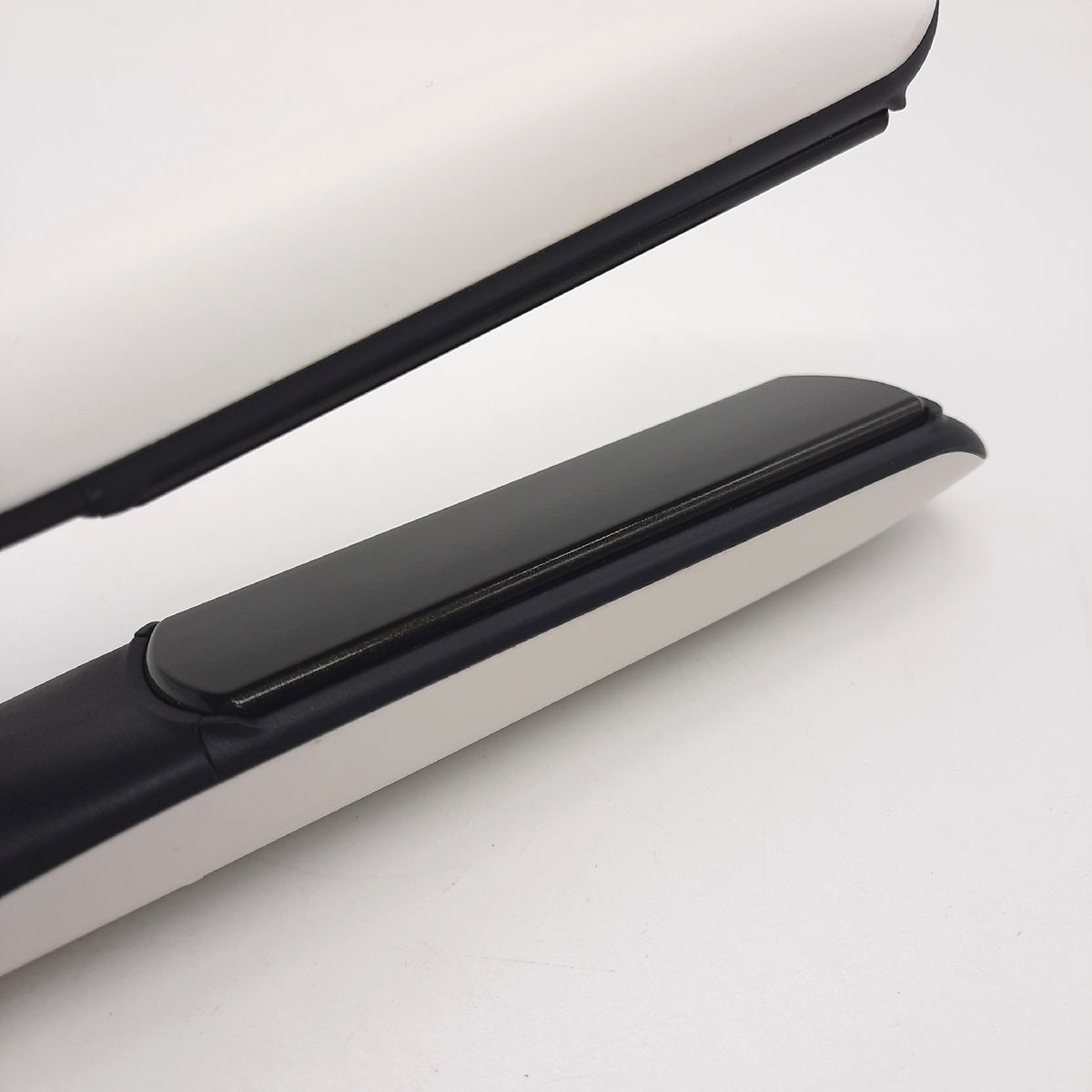 ghd platinum+ white Intelligenter professioneller Haarglätter weniger H - Defekt