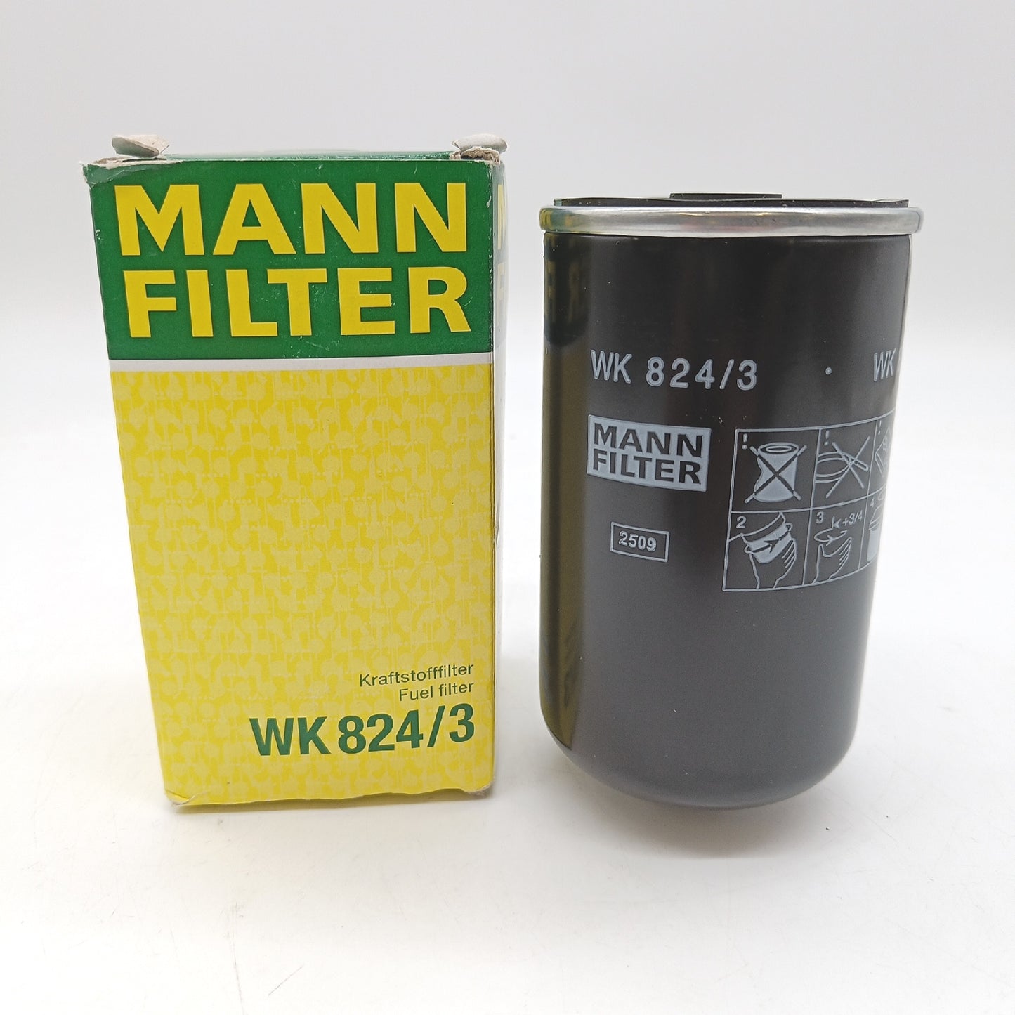 MANNFILTER Kraftstofffilter Auto Ersatzteile WK 8243 für Volvo Fahrzeuge speziell robust langlebig