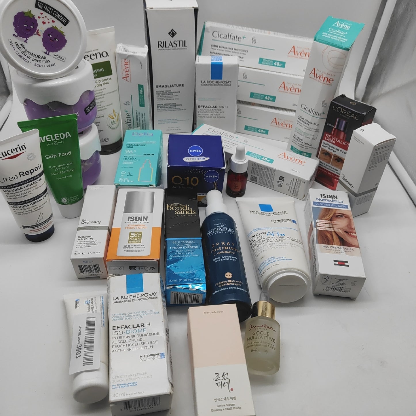 Creme Körperlotion Drogerie Beauty Eucerin Loreal geöffnet