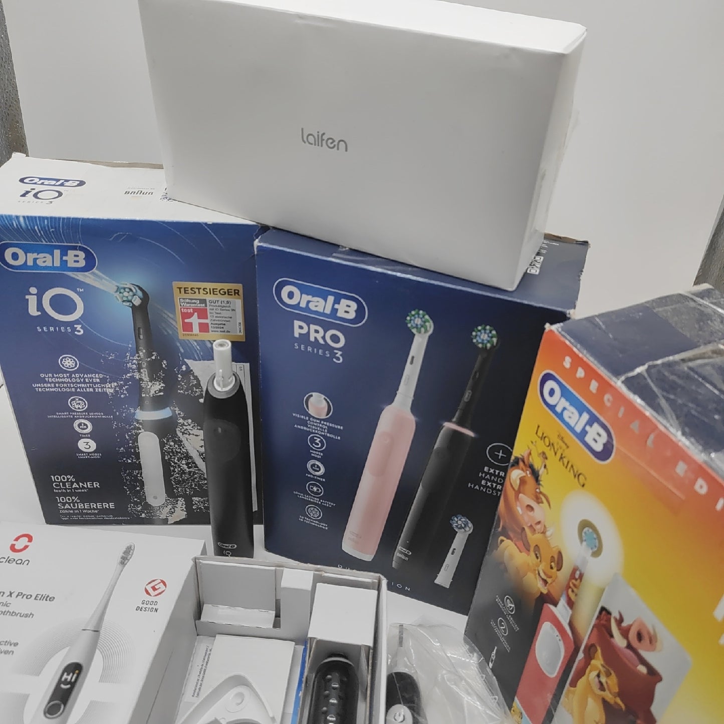 Oral B elektrische Zahnbürsten Schallzahnbürsten verschiedene Modelle Mundpflege Reinigung