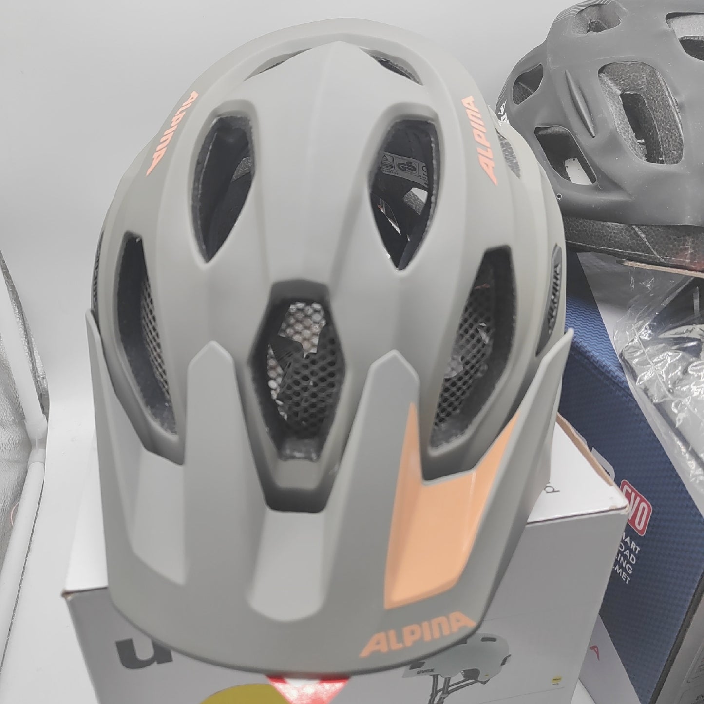 Helme Kopfschutz verschieden MArken Radhelme Fahrraadhelme Schäden