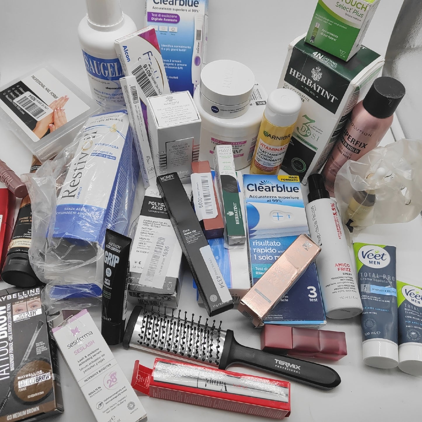 Garnier Maybelline Schwarzkopf Nivea Creme Duschgel Makeup Kosmetik Drogerie geöffnete Verpackungen