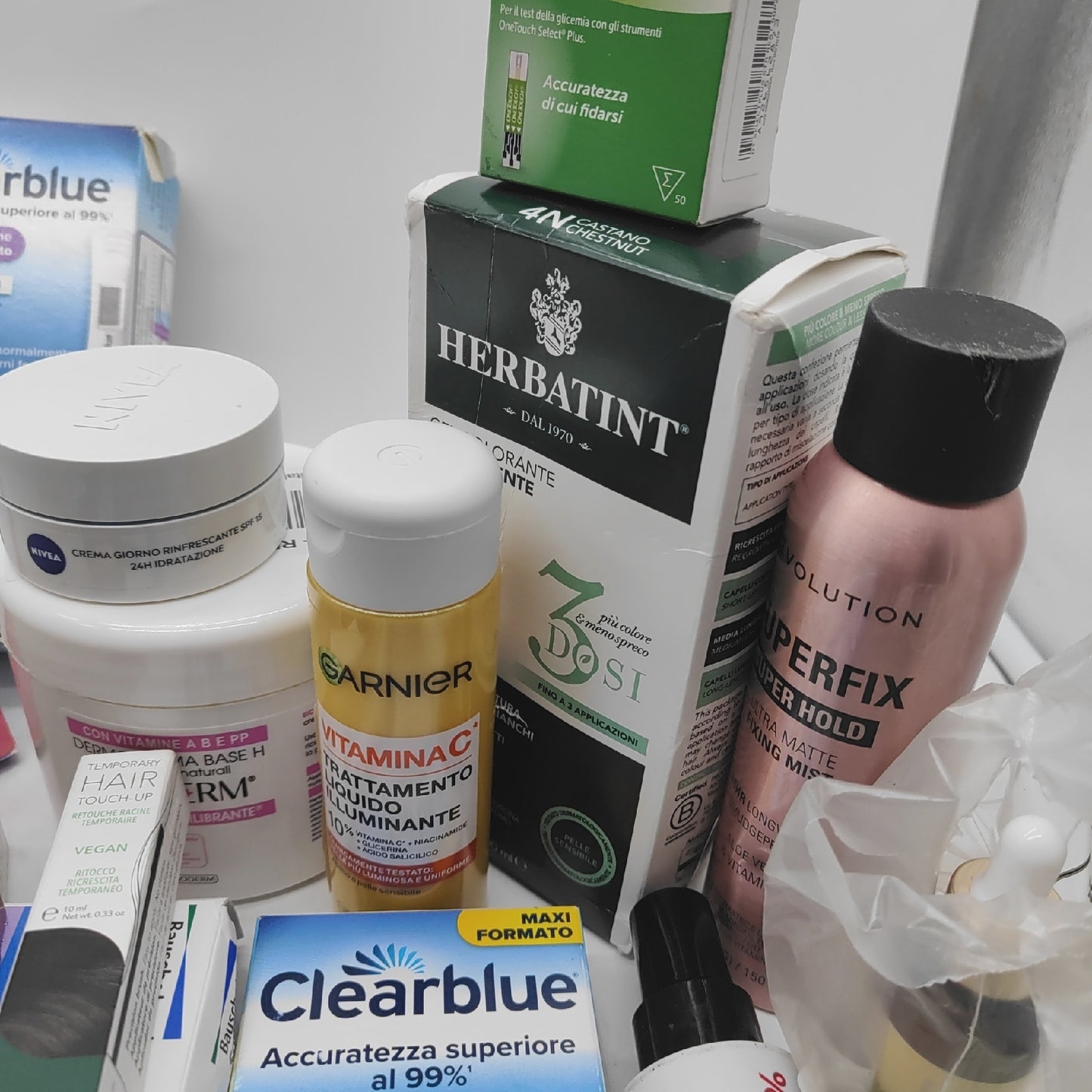 Garnier Maybelline Schwarzkopf Nivea Creme Duschgel Makeup Kosmetik Drogerie geöffnete Verpackungen