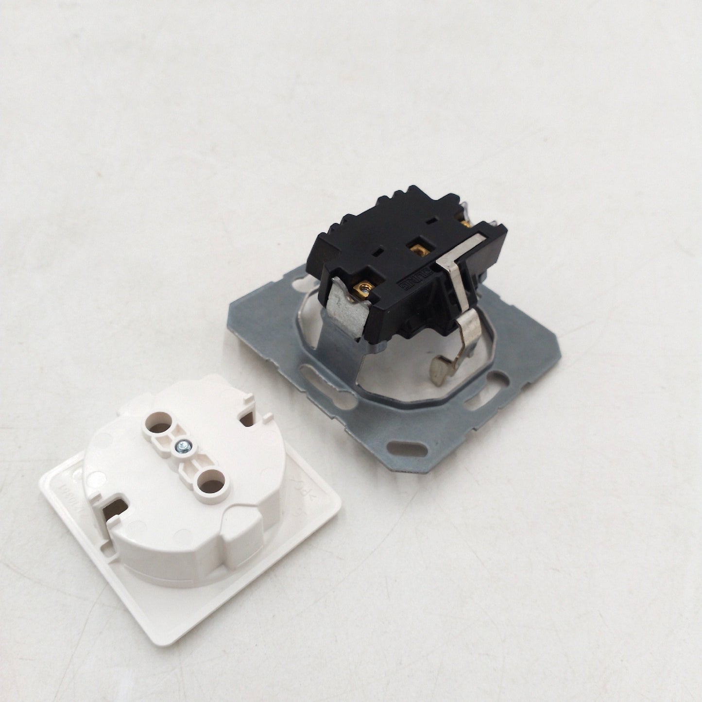 SCHUKO Steckdose Elektrik CD5120BFWW 50x50 6 Stück Installation Zubehör für Haushalt