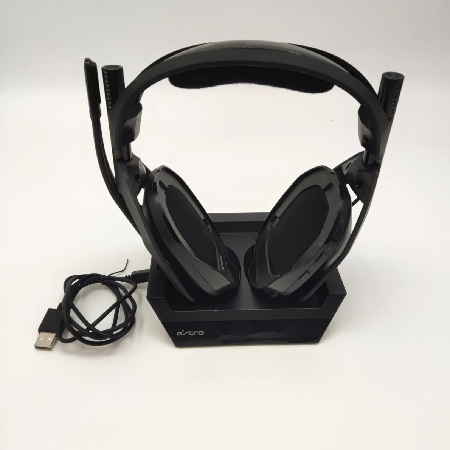 ASTRO A50 Wireless Gaming Headset Ladestation 4 Generation gebraucht ohne Ohrpolster starke Gebrauch