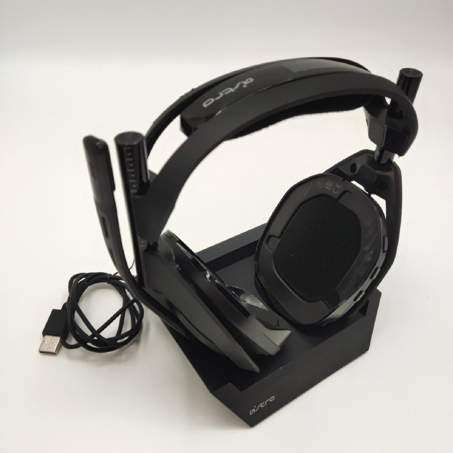 ASTRO A50 Wireless Gaming Headset Ladestation 4 Generation gebraucht ohne Ohrpolster starke Gebrauch