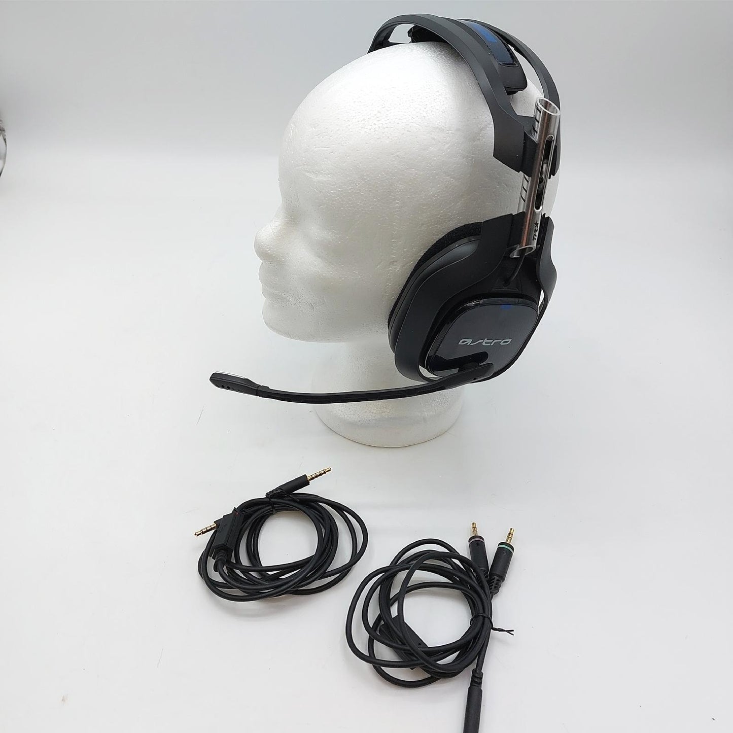 ASTRO Gaming A40TR Gaming-Headset mit ASTRO Audio V2 Dolby ATMOS 3,5 mm Au oraustauschbare Ohrpolster