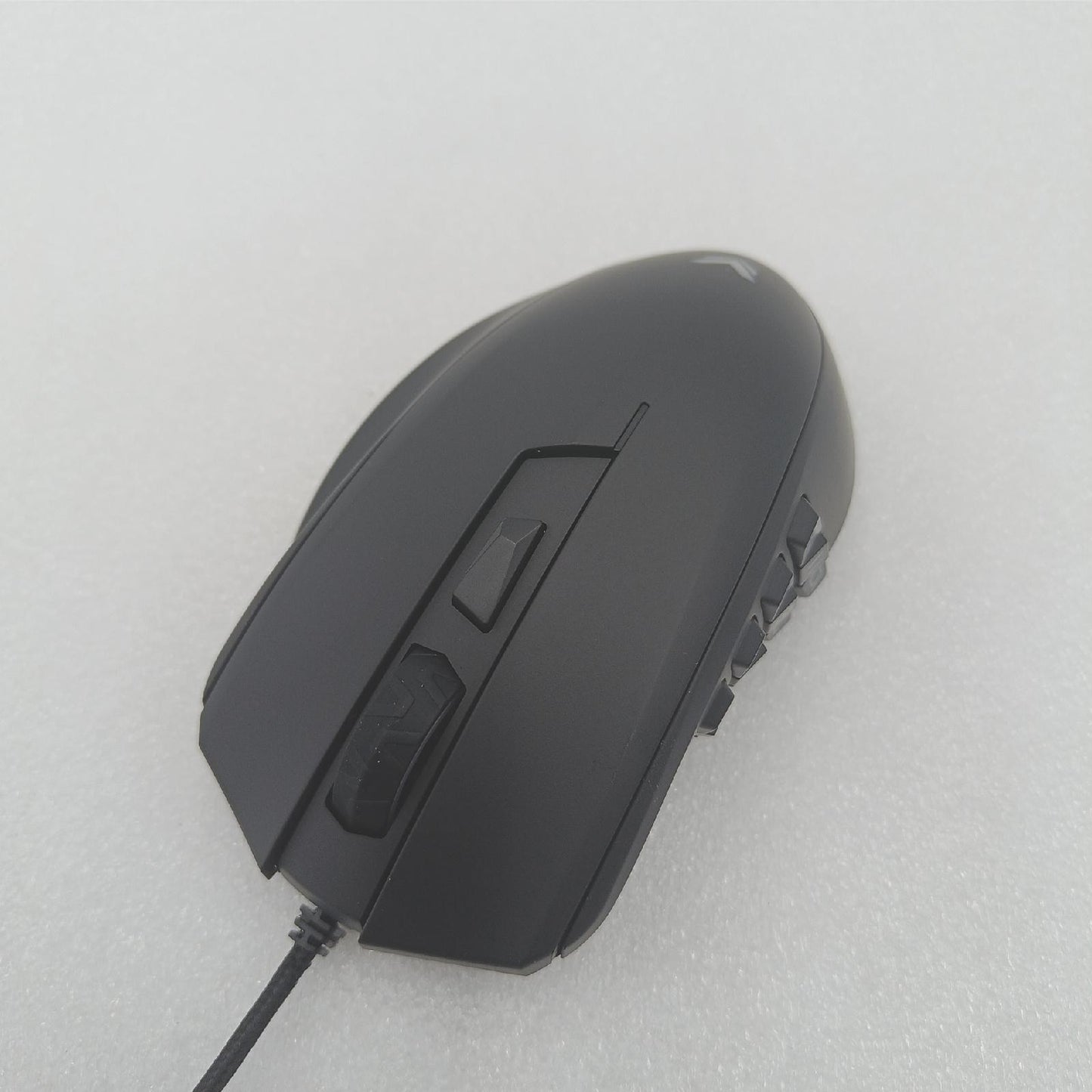 Amazon Basics Gaming Maus Computerzubehör Modell mit 12000 dpi Präzision Steuerung für Gamer