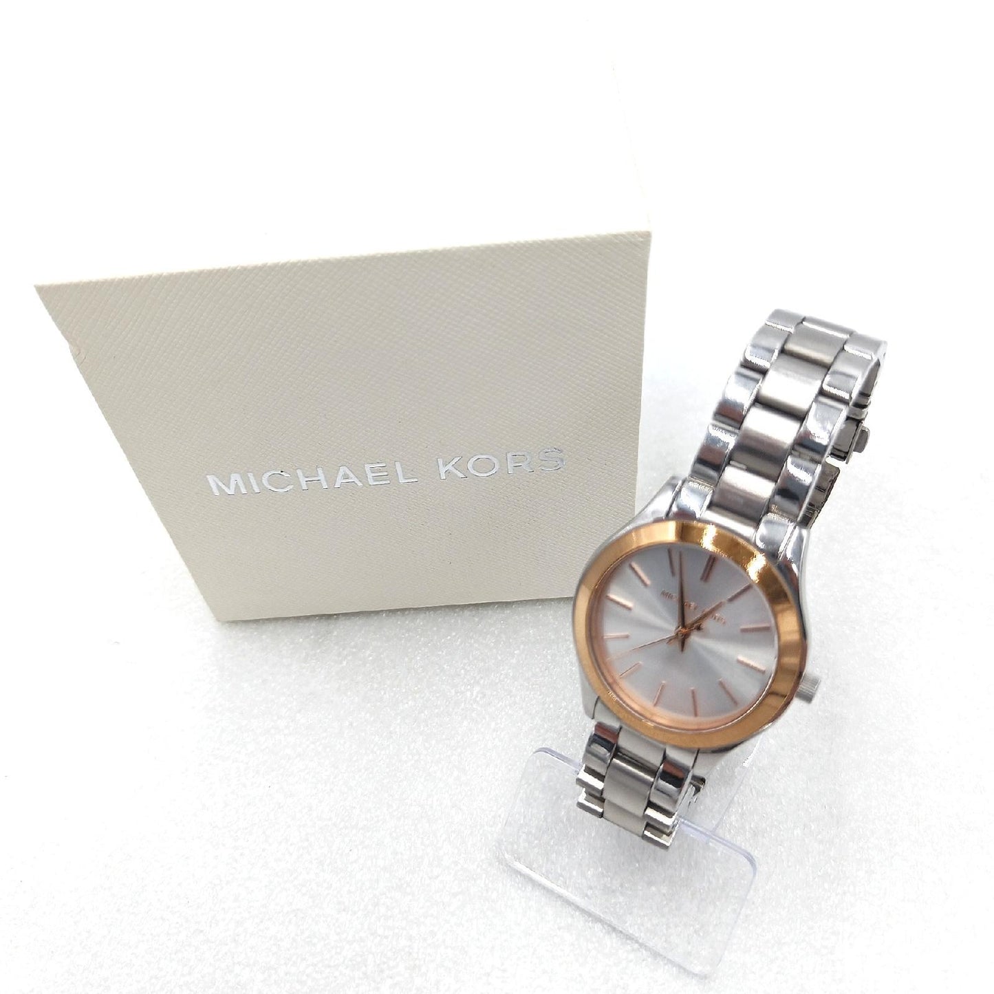 Michael Kors Tasche Damenmode Handtasche Eleganz zeitloses Design stilvoll